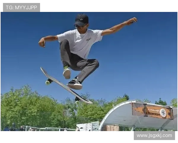 西安极限运动队在世界滑板锦标赛中以86分稳居积分榜首位