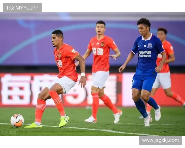 恒大与申花激战正酣比分悬念不断引发球迷热议