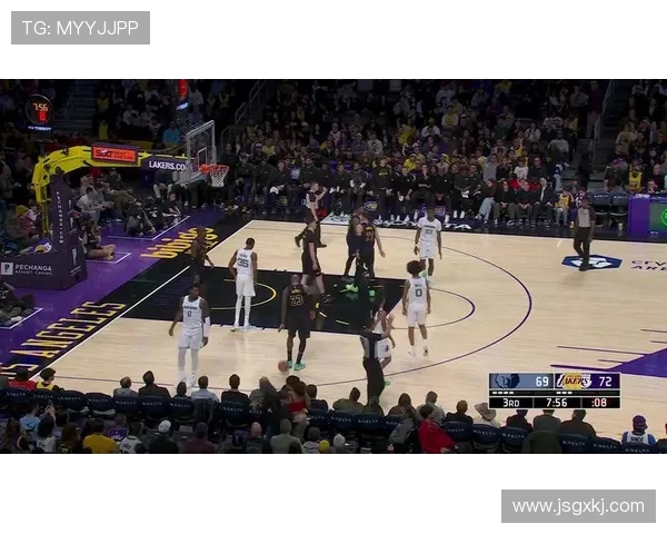 湖人对阵灰熊高清比赛回顾与精彩瞬间分析