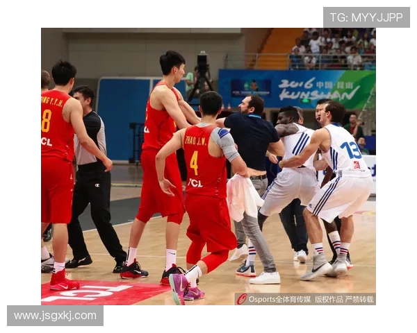 男篮热身赛中国队迎战强敌全力以赴备战国际赛事展现实力与团队精神